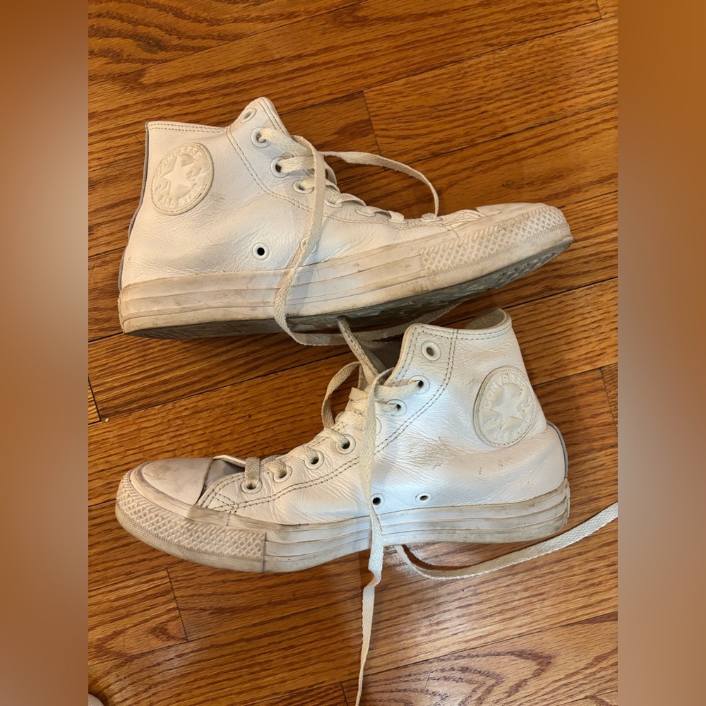 White leather converse women’s 8.5